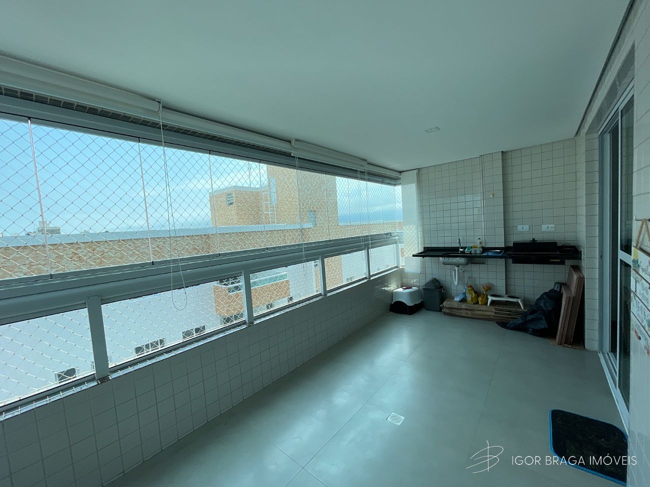 EXCELENTE APARTAMENTO À 390M DO MAR E COM LAZER COMPLETO
