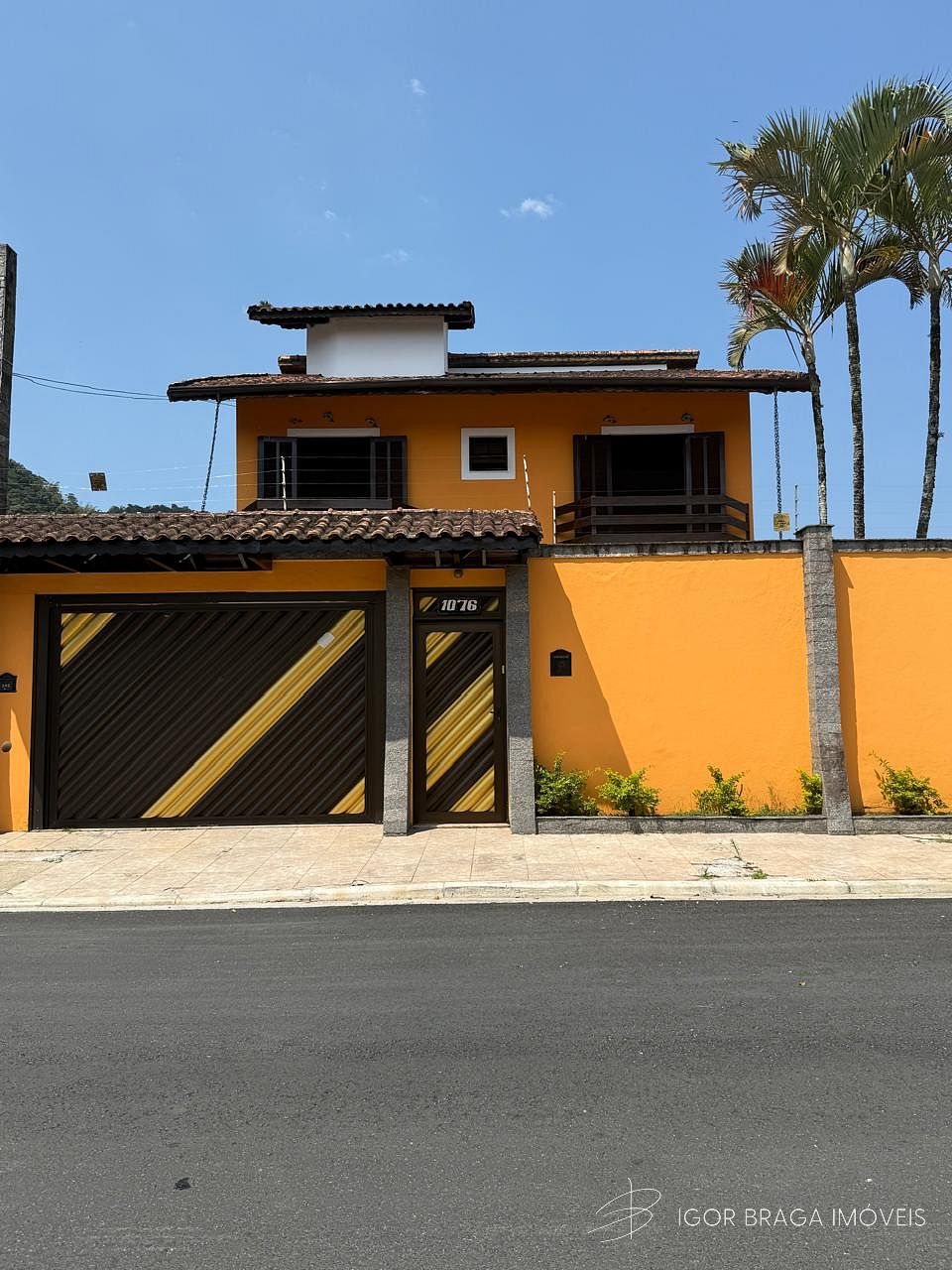 EXCELENTE CASA A 1KM DA PRAIA COM AREA GOURMET