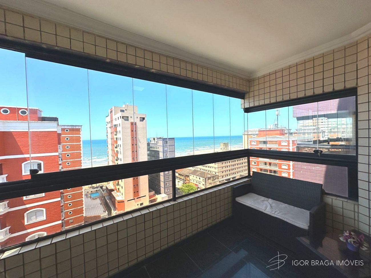 COBERTURA DE ALTO PADRÃO A 50M DO MAR E COM AREA GOURMET