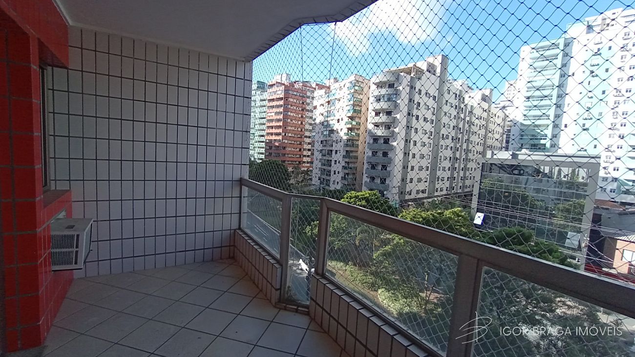 EXCELENTE APARTAMENTO A 220M DO MAR E COM AREA DE LAZER COMPLETA