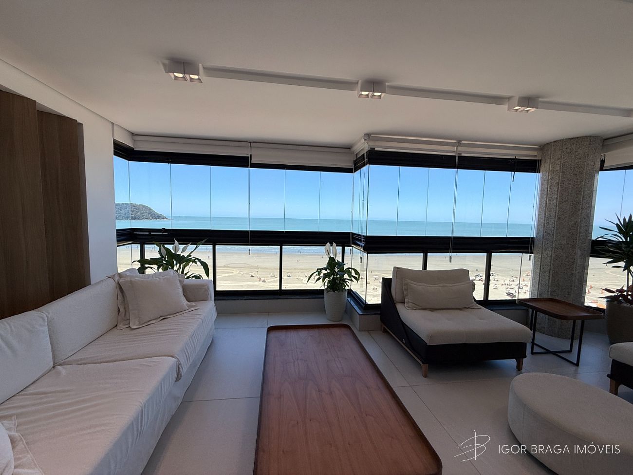 EXCELENTE APARTAMENTO COM FINO ACABAMENTO E AREA DE LAZER COMPLETA