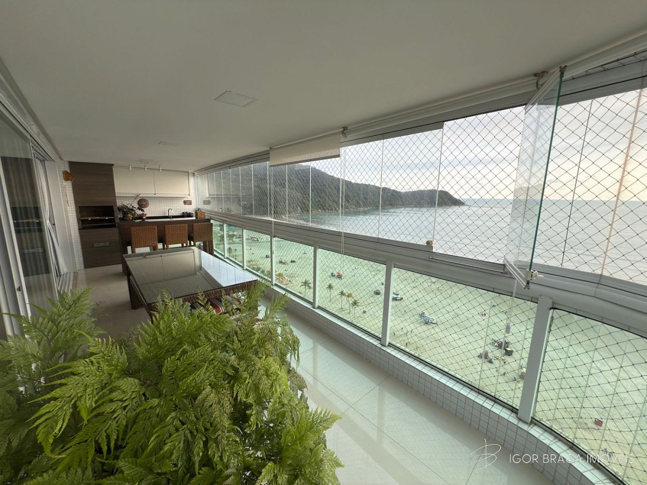 EXCELENTE APARTAMENTO COM FINO ACABAMENTO E AREA DE LAZER COMPLETO