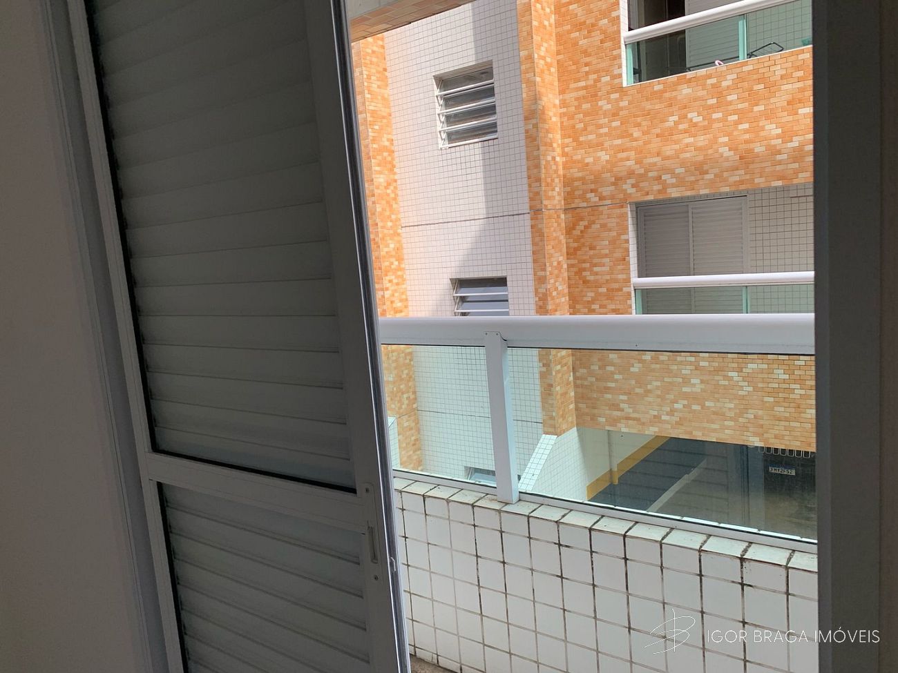 EXCELENTE FLAT A 300M DO MAR COM AREA DE LAZER COMPLETA