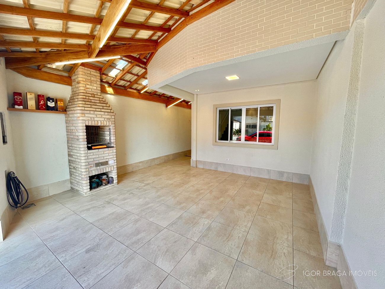 EXCELENTE CASA A 1KM DO MAR E COM AREA GOURMET