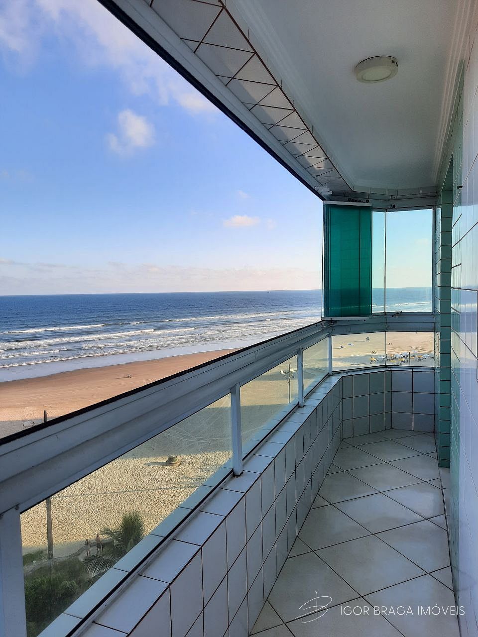 EXCELENTE APARTAMENTO COM VISTA PARA O MAR E AREA DE LAZER
