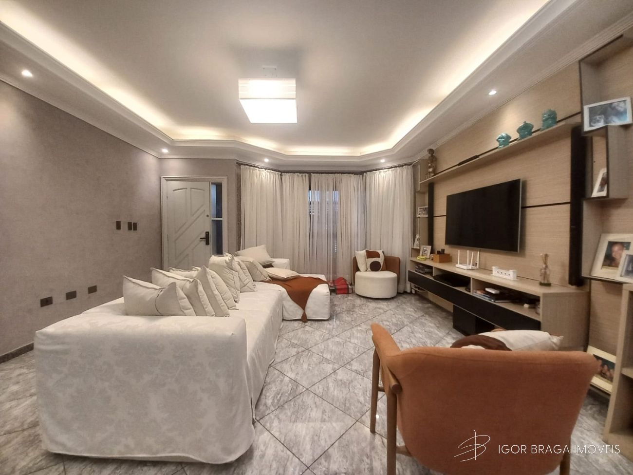 EXCELENTE CASA GEMINADA A 300M DO MAR, SALA AMPLA E AREA GOURMET