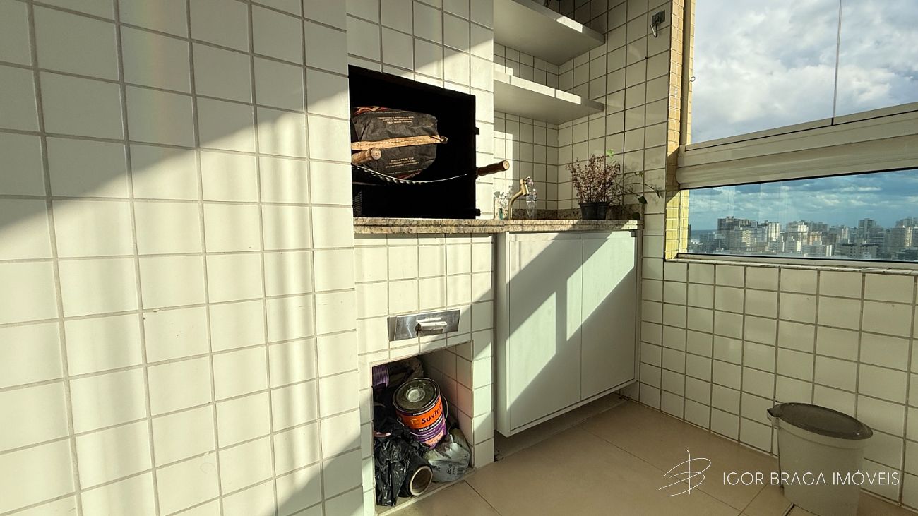 EXCELENTE APARTAMENTO A 600M DO MAR E COM AREA DE LAZER COMPLETO