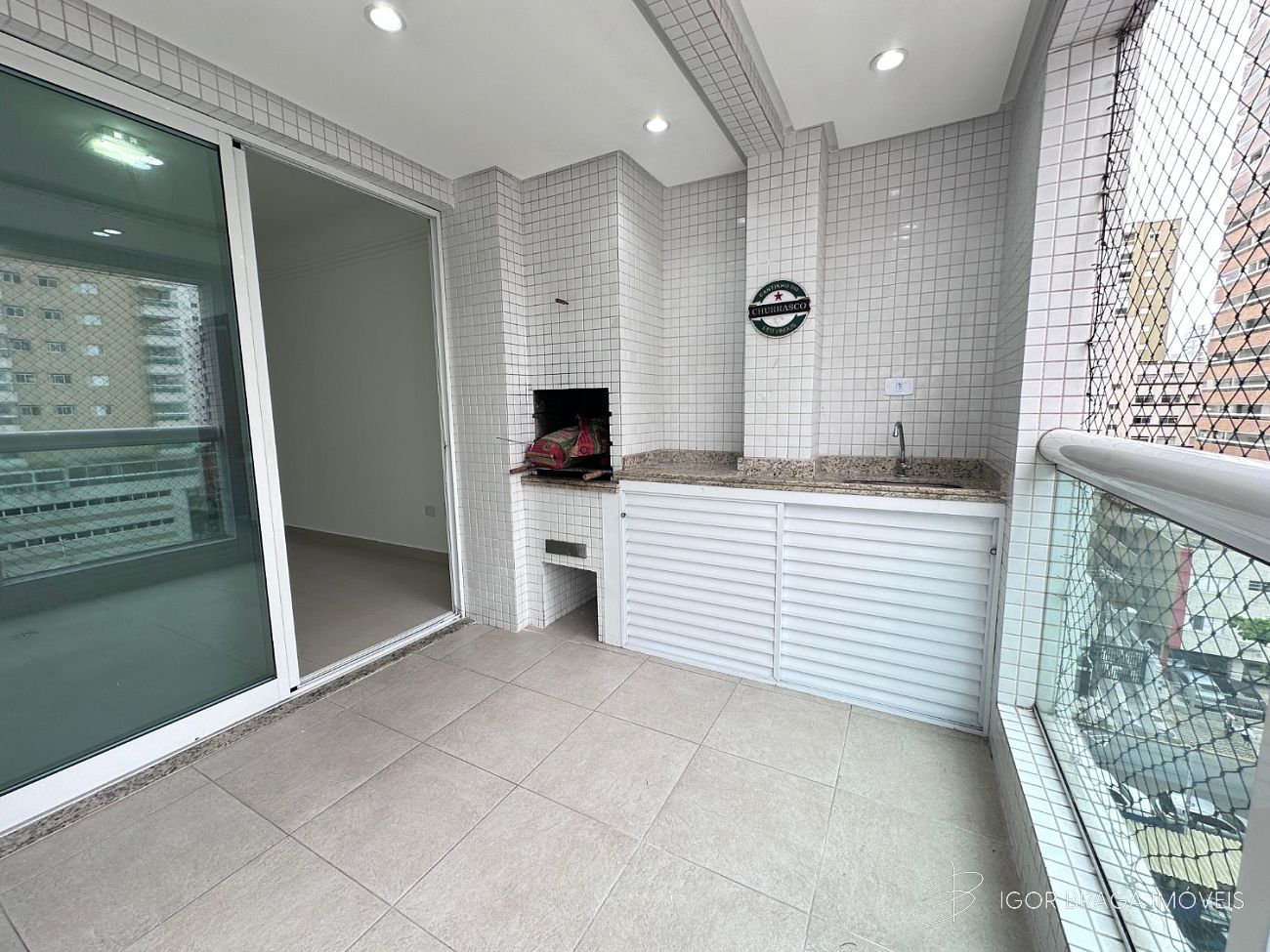 EXCELENTE APARTAMENTO COM FINO ACABAMENTO E AREA DE LAZER COMPLETA