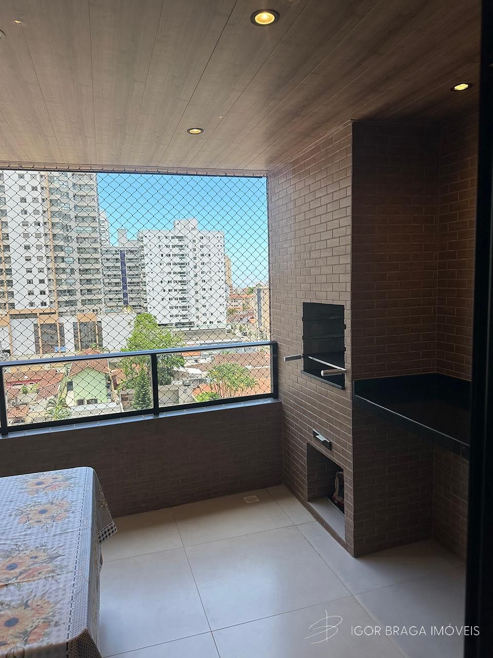 EXCELENTE APARTAMENTO A 250M DO MAR E AREA DE LAZER COMPLETO