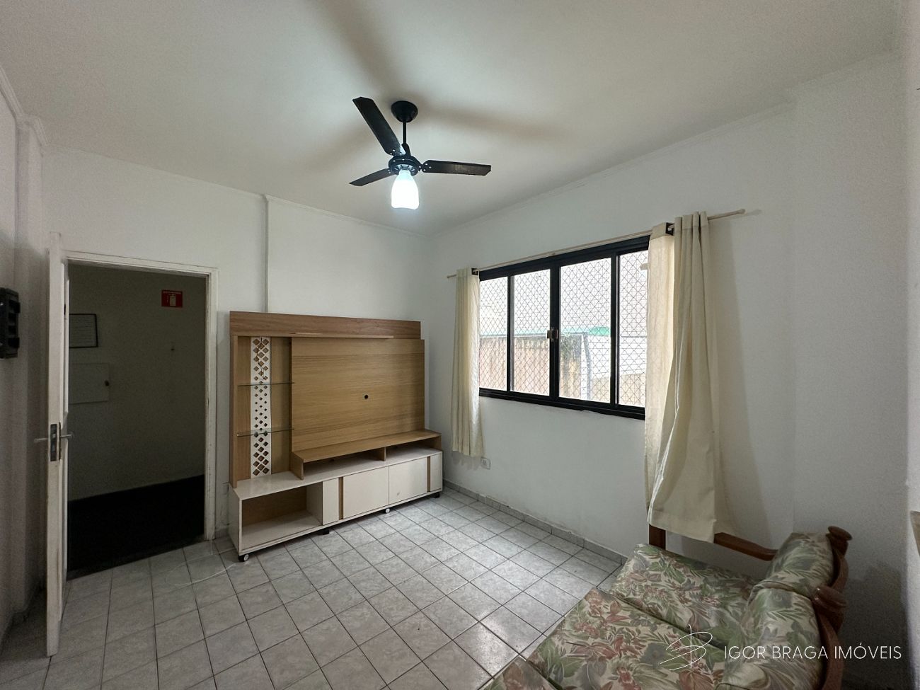 EXCELENTE APARTAMENTO A 500M DO MAR E AREA DE LAZER COMPLETO