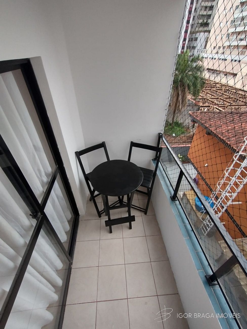 EXCELENTE APARTAMENTO A 300M DO MAR E COM AREA DE LAZER COMPLETA