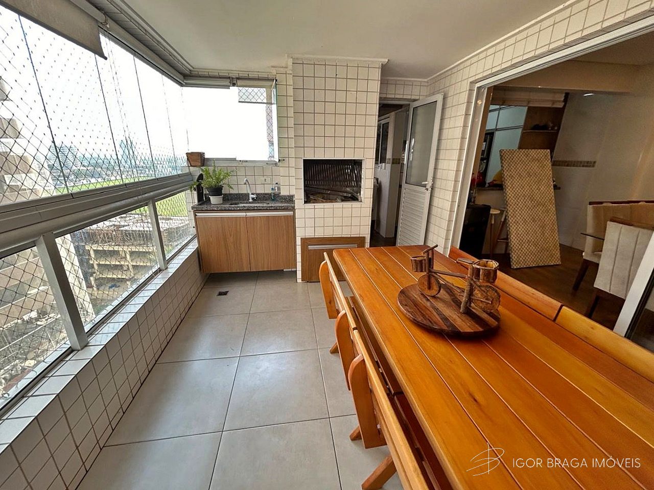 EXCELENTE APARTAMENTO QUADRA DO MAR E AREA DE LAZER COMPLETO