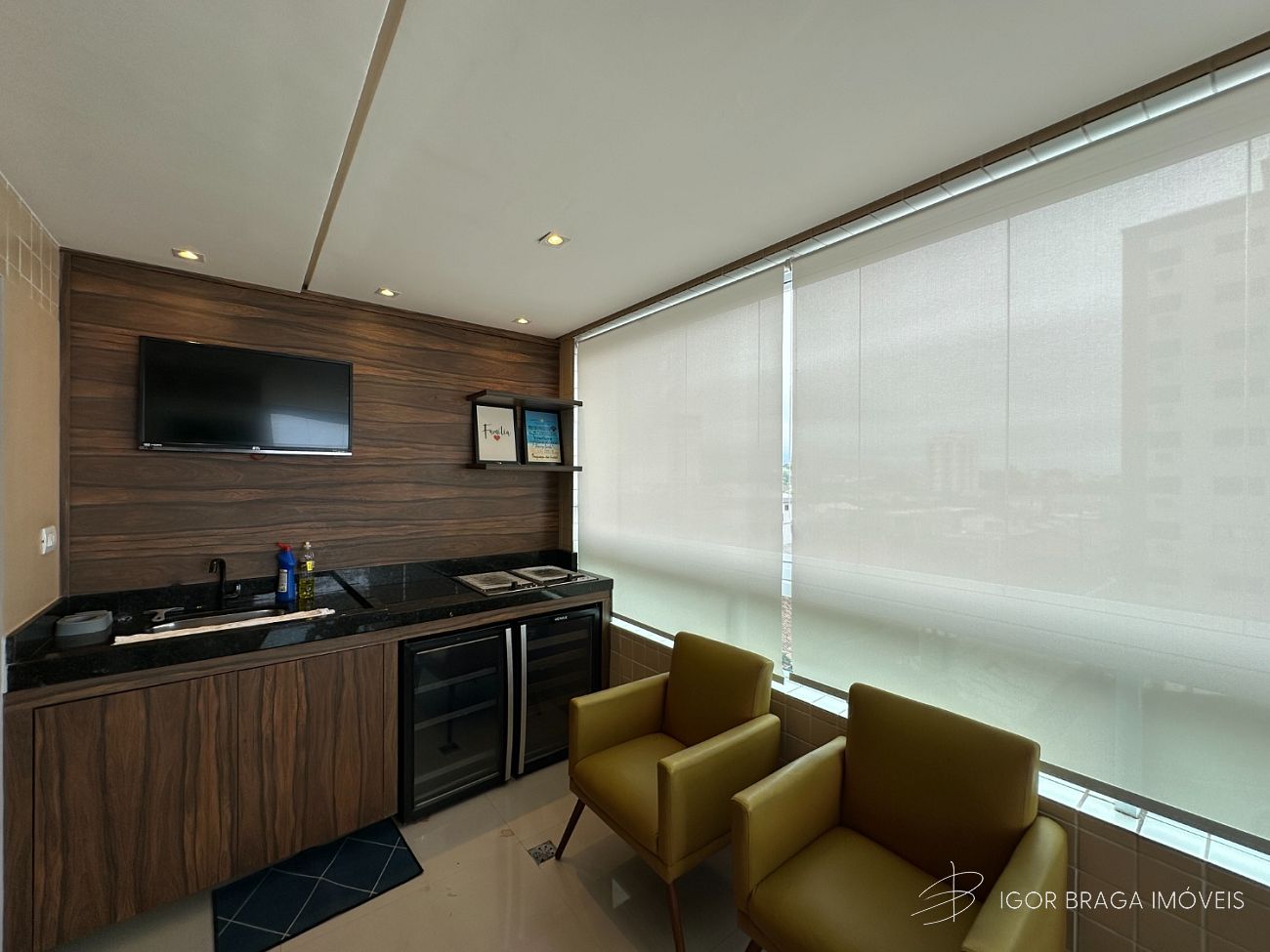 EXCELENTE APARTAMENTO COM FINO ACABAMENTO E AREA DE LAZER COMPLETO