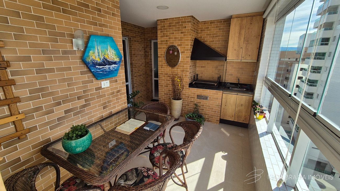 EXCELENTE APARTAMENTO A 200M DO MAR E COM AREA DE LAZER COMPLETO