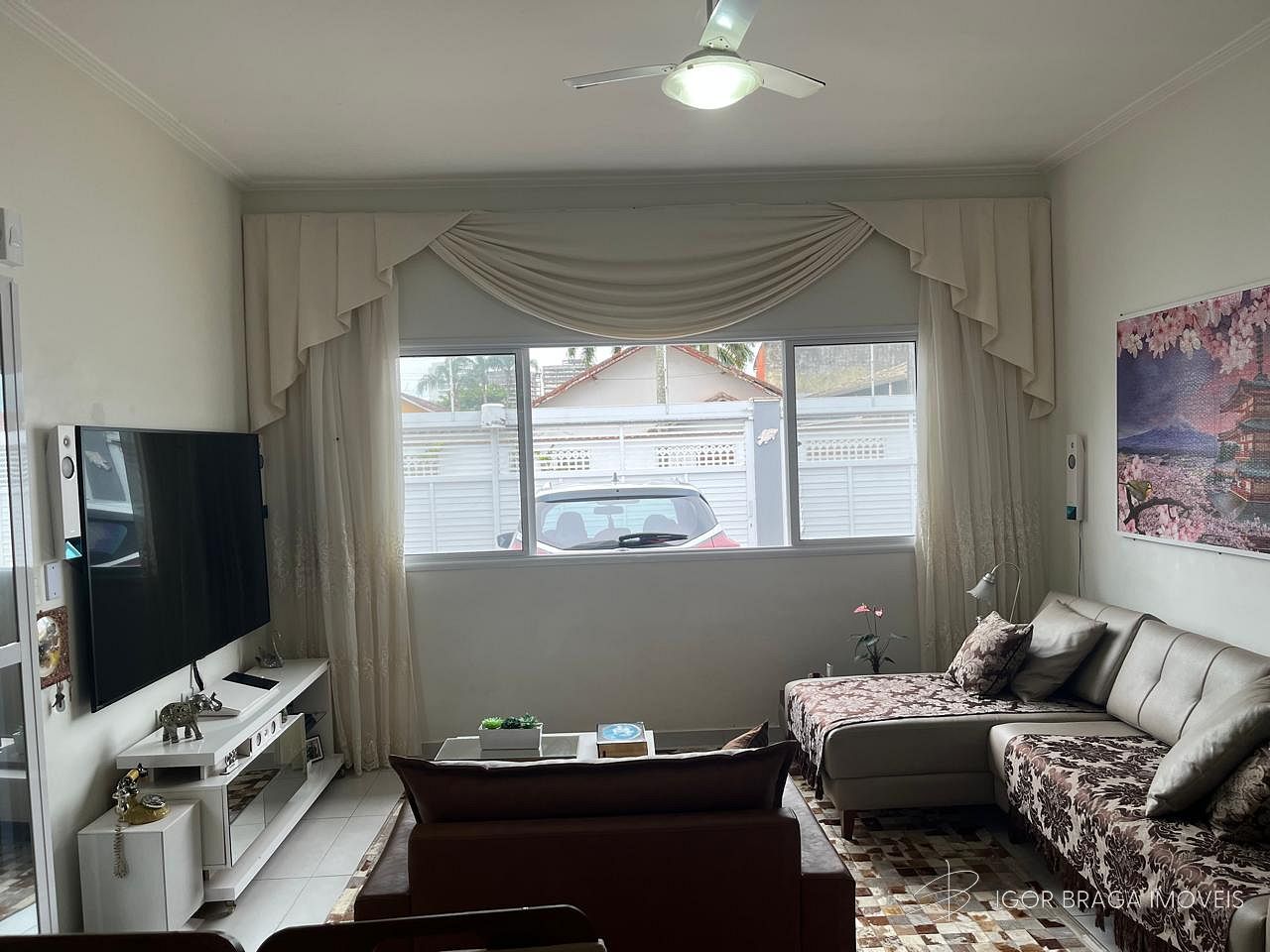 EXCELENTE CASA BEM LOCALIZADA, A 100M DO MAR E COM GARAGEM AMPLA