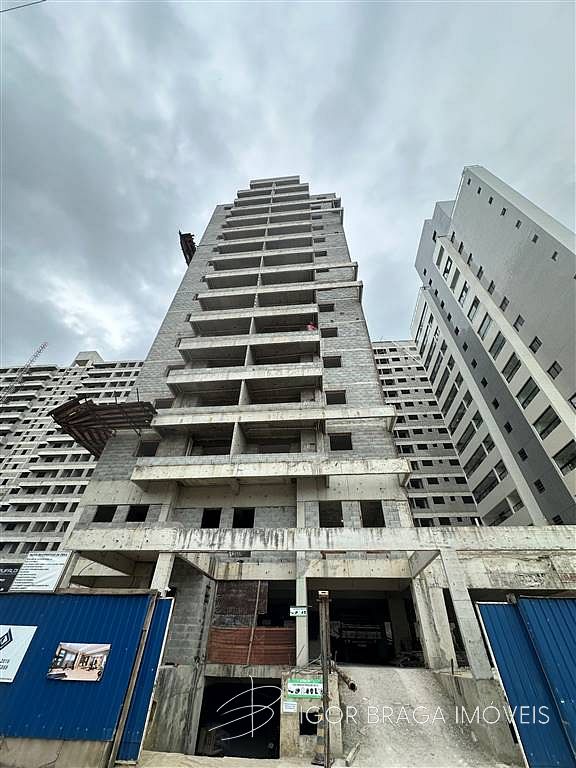 BELÍSSIMO APARTAMENTO, À 50M DO MAR E LAZER COMPLETO