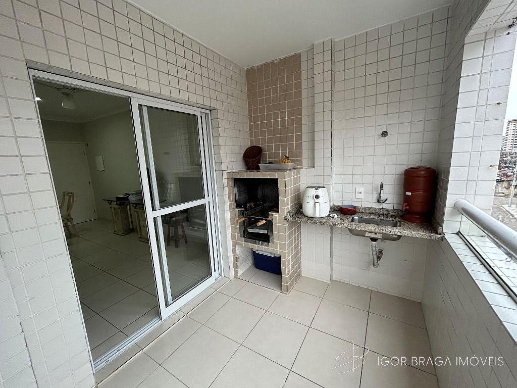 EXCELENTE APARTAMENTO A 450M DO MAR E COM AREA DE LAZER COMPLETO