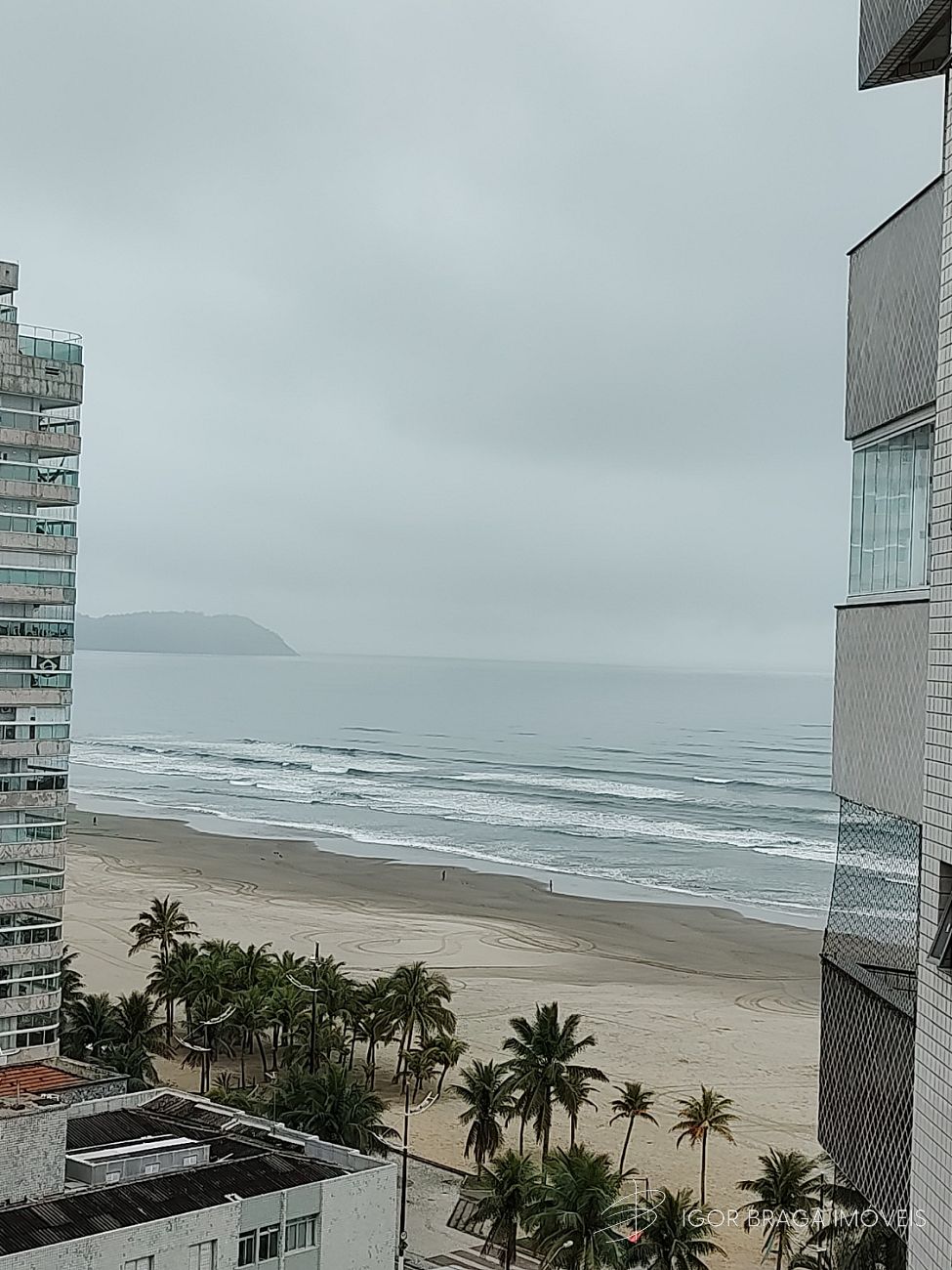 BELÍSSIMO APARTAMENTO, À 90M DO MAR E FINO ACABAMENTO