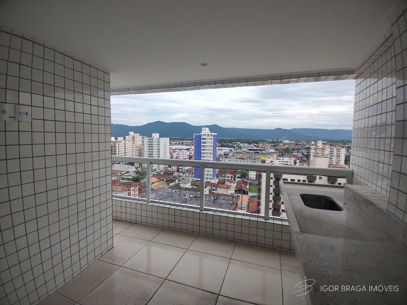 BELÍSSIMO APARTAMENTO AMPLO, ACABAMENTO FINO E LAZER COMPLETO