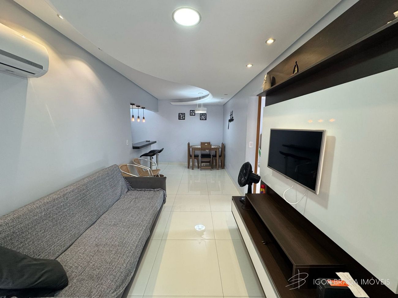 BELÍSSIMO APARTAMENTO A 180M DO MAR E COM AREA DE LAZER COMPLETO