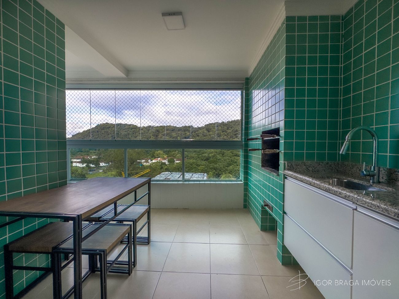 BELÍSSIMO APARTAMENTO, À 250M DO MAR E LAZER COMPLETO