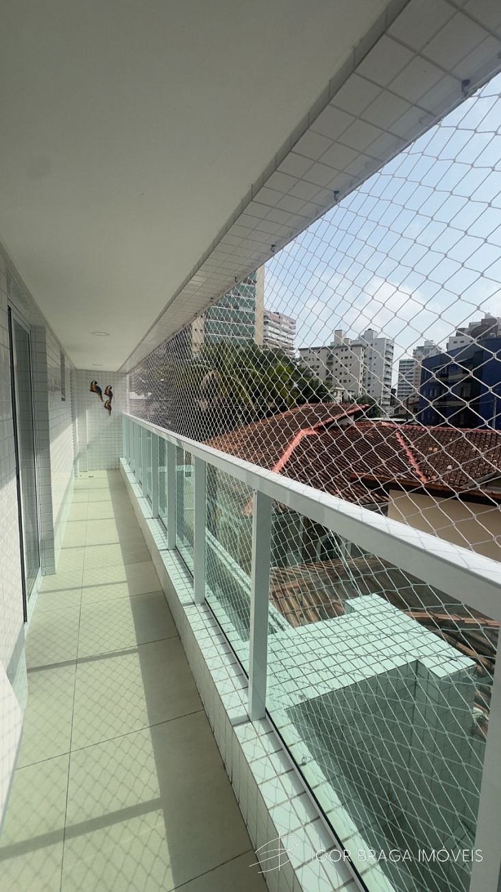 BELÍSSIMO APARTAMENTO, À 350 METROS DO MAR