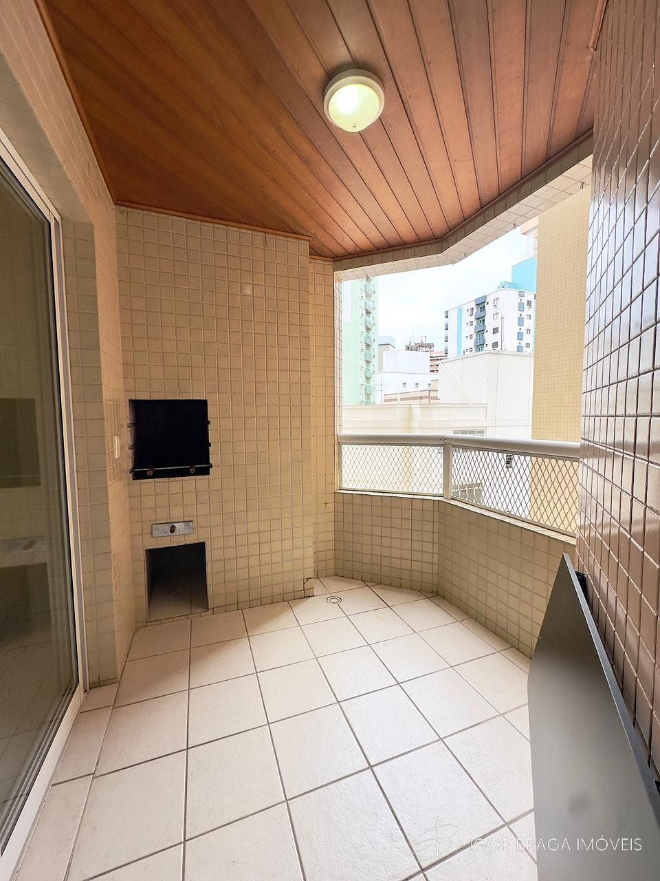 EXCELENTE APARTAMENTO, 350M DO MAR E COM ÁREA DE LAZER COMPLETO