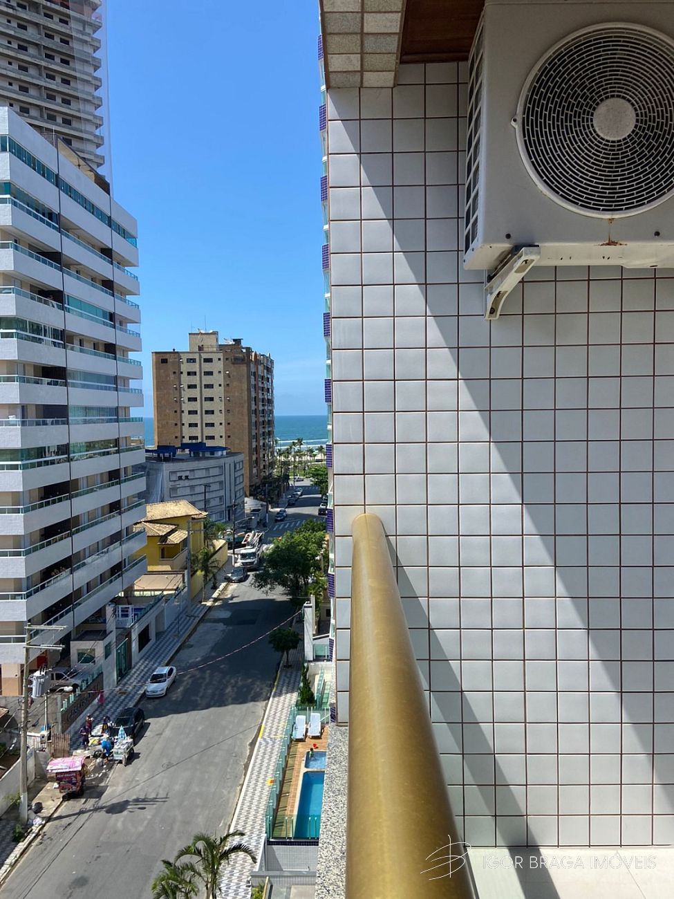 BELÍSSIMO APARTAMENTO A 300M DO MAR E COM AREA DE LAZER COMPLETO