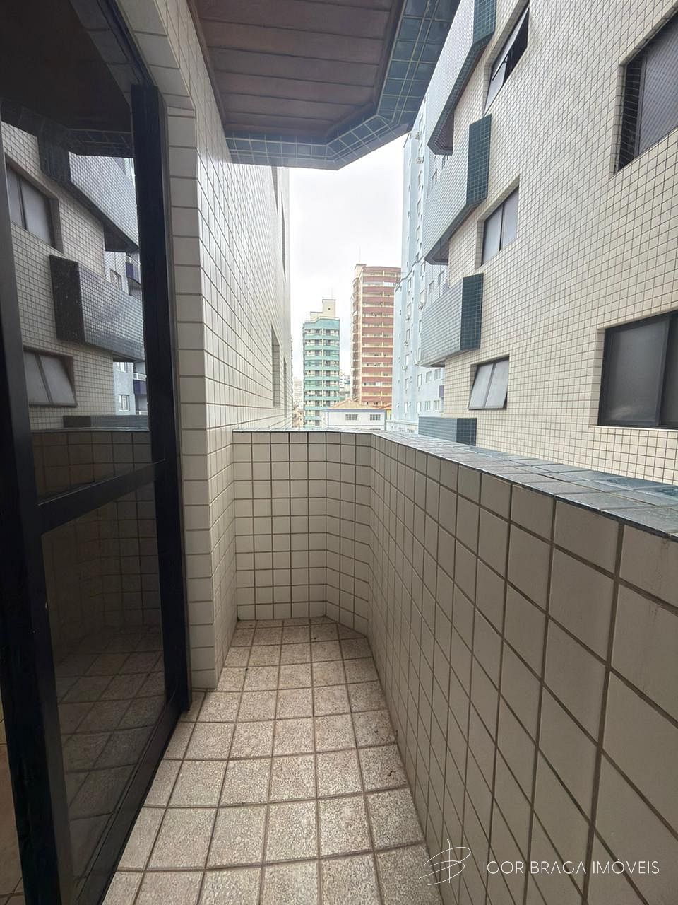 BELÍSSIMO APARTAMENTO, AMPLO E LAZER COMPLETO