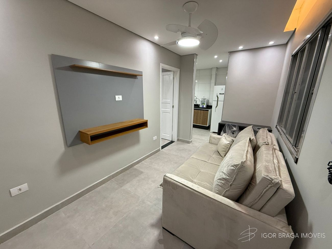 BELÍSSIMO APARTAMENTO, FINO ACABAMENTO À 800m DO MAR