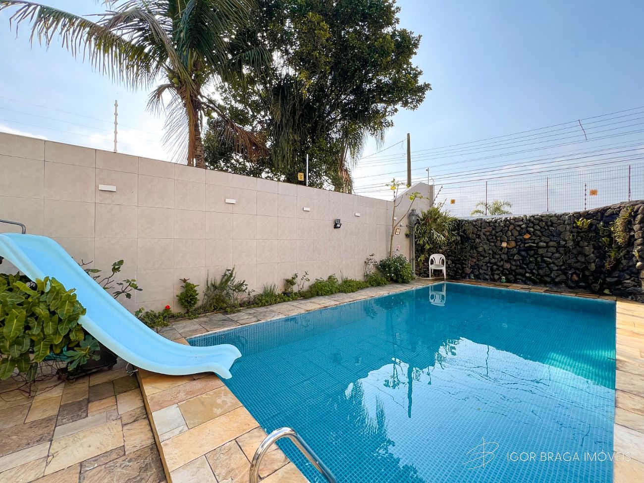 EXCELENTE CASA, AMPLA E COM ÁREA GOURMET