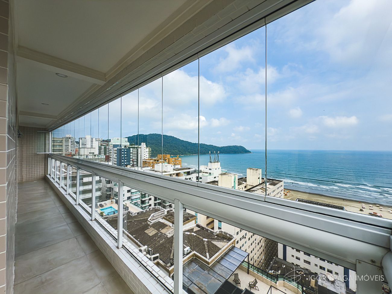 BELÍSSIMO APARTAMENTO COM FINO ACABAMENTO E PRONTO PARA MORAR!