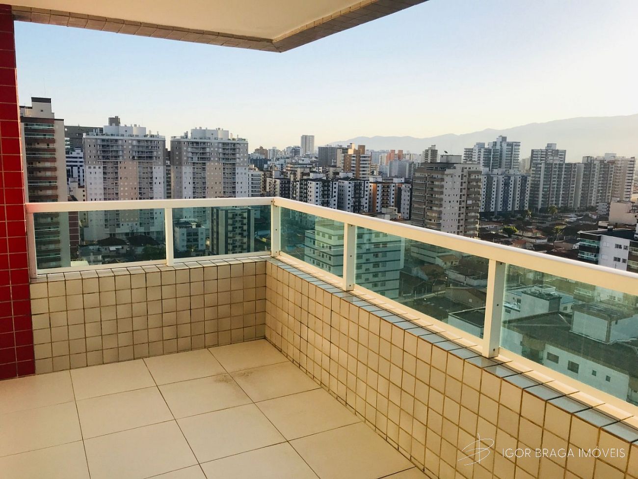 BELÍSSIMO APARTAMENTO, AMPLO E LAZER COMPLETO