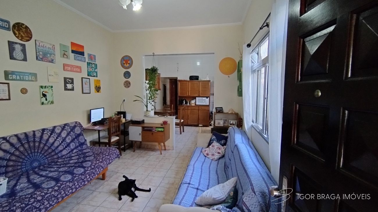 BELÍSSIMA CASA, À 350 METROS DO MAR.