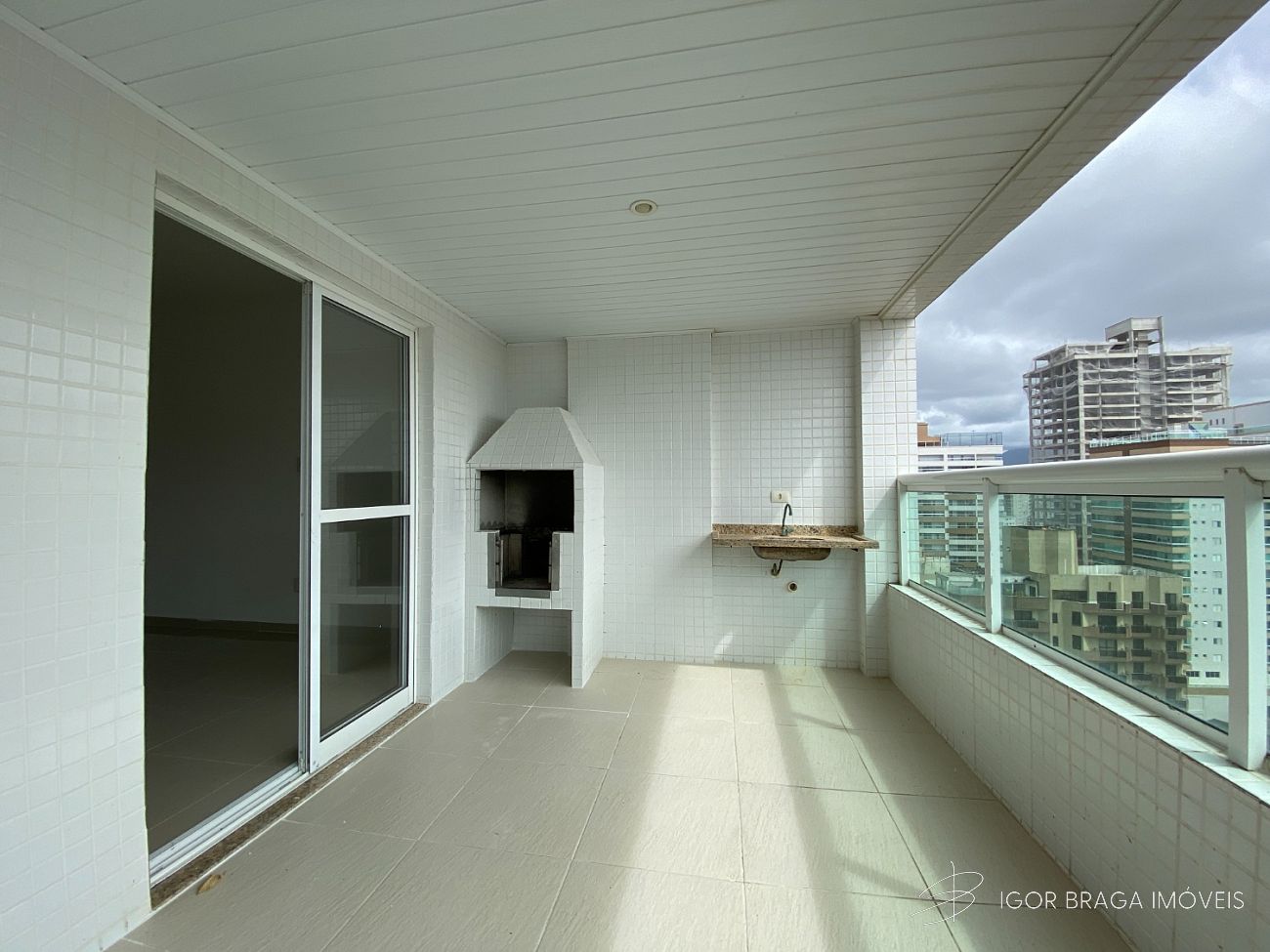 EXCELENTE APARTAMENTO, FINO ACABAMENTO E LAZER COMPLETO