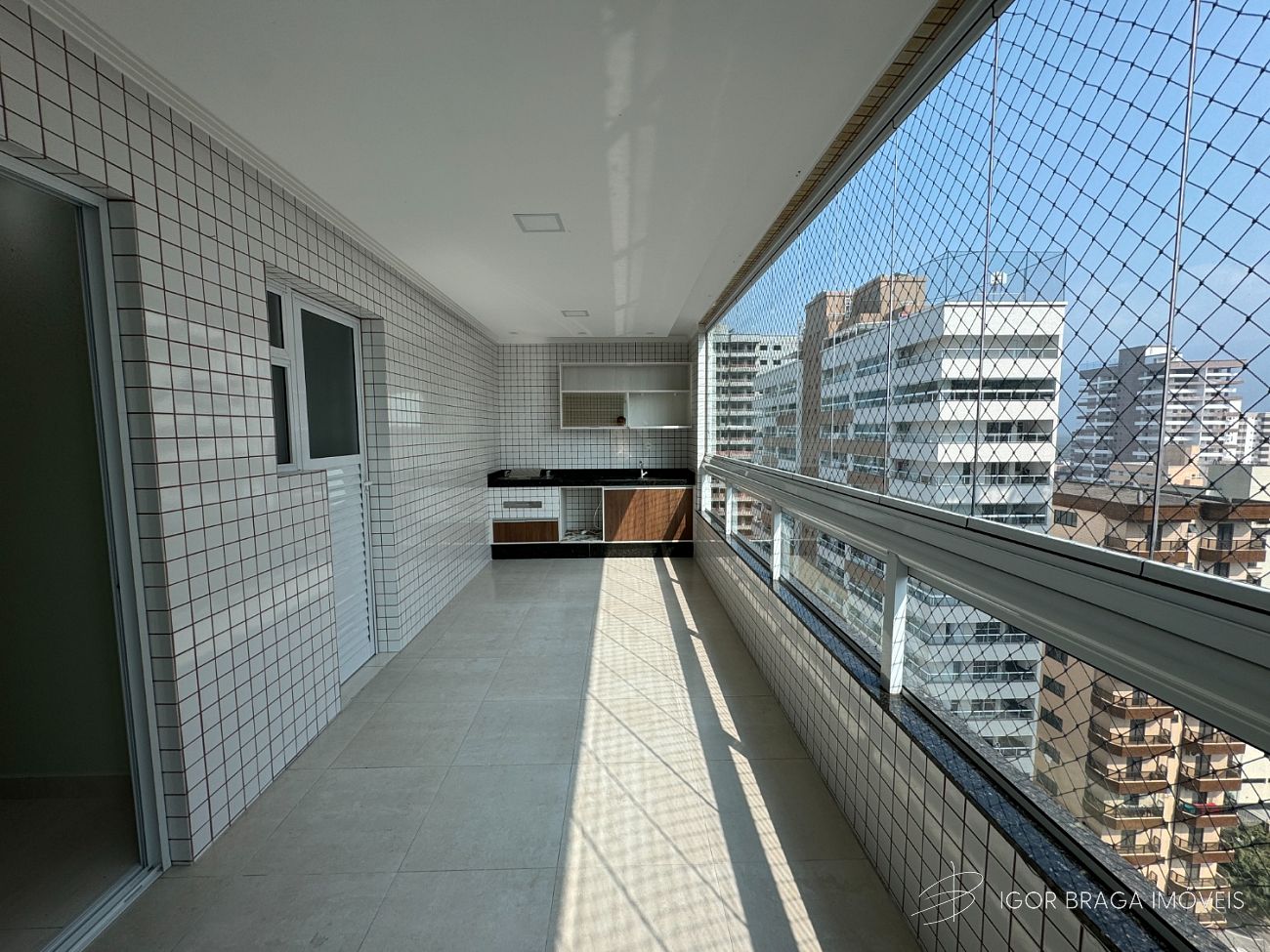 EXCELENTE APARTAMENTO A 130M DO MAR