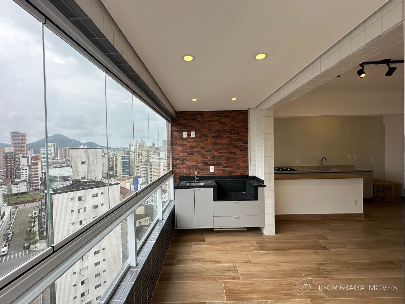 APARTAMENTO PRONTO PRA MORAR, COM FINO ACABAMENTO E A 500M DO MAR