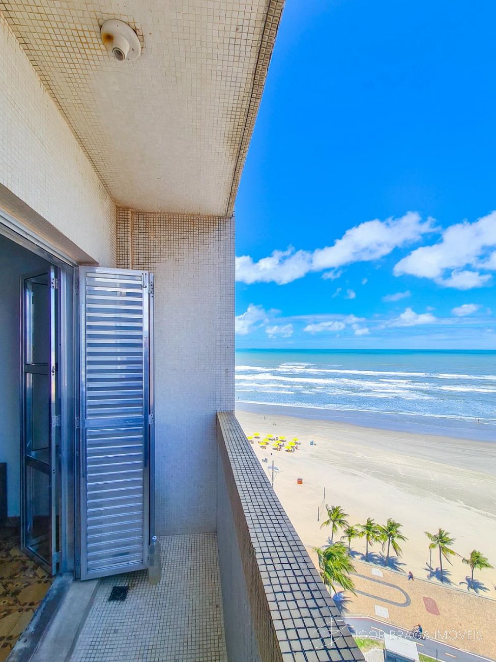 EXCELENTE APARTAMENTO A 50M DO MAR E COM ÁREA DE LAZER COMPLETA