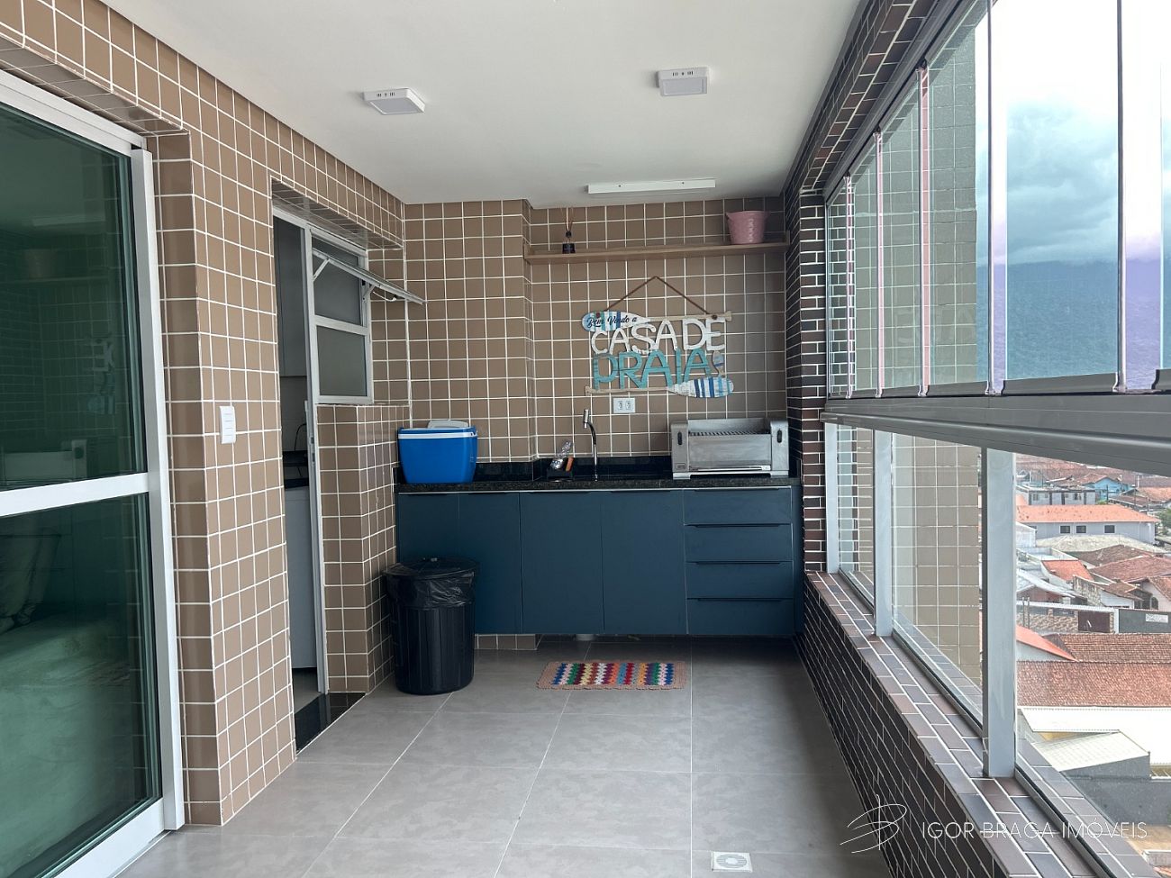 EXCELENTE APARTAMENTO A 20M DO MAR E COM AREA DE LAZER COMPLETO