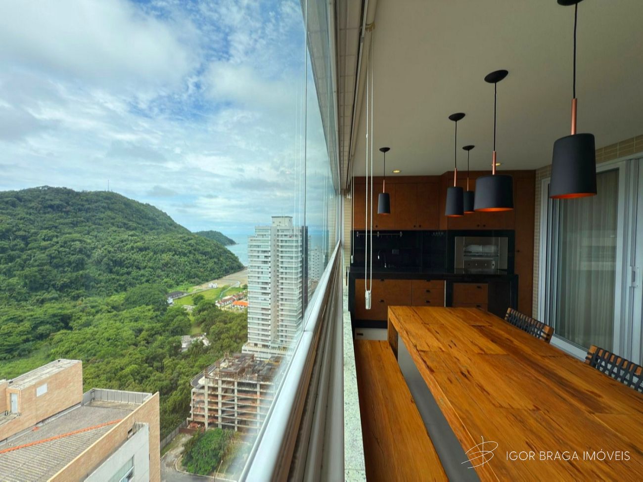 EXCELENTE APARTAMENTO, AMPLO E LAZER COMPLETO