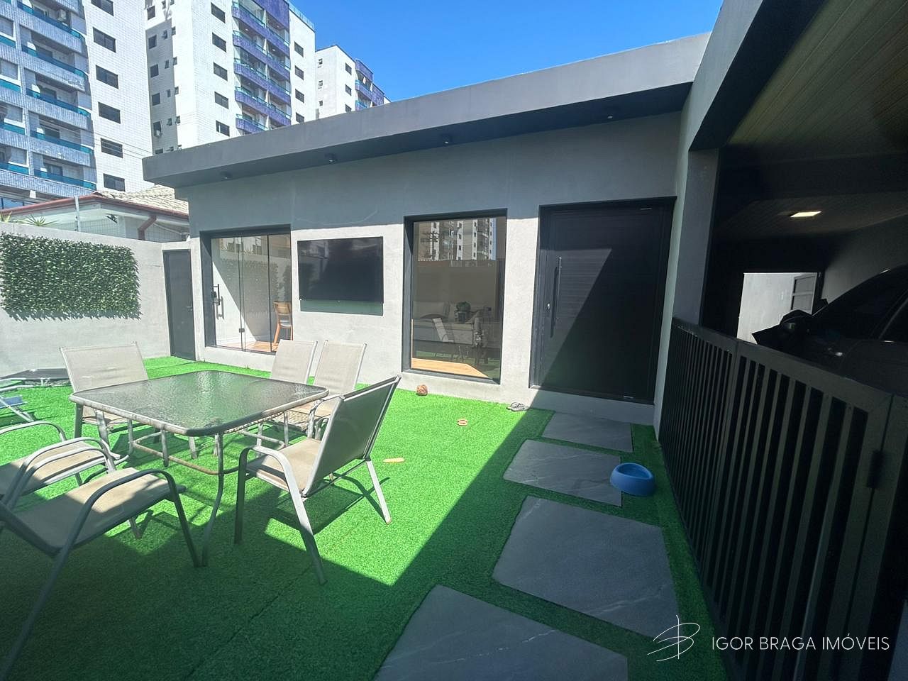 Casa Alto Padrão a 300m do Mar – Conforto, Modernidade e Localização Privilegiada