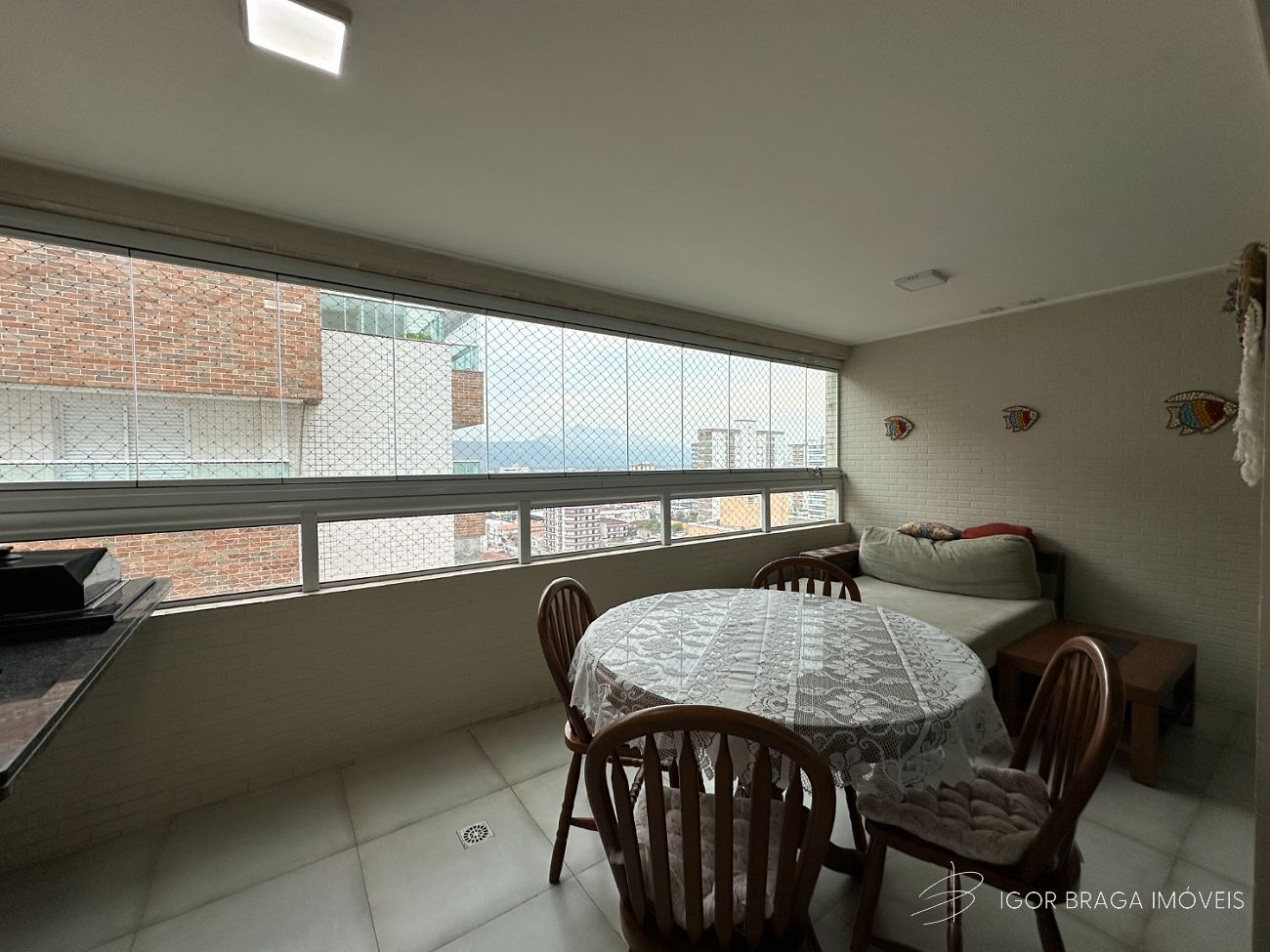 BELÍSSIMO APARTAMENTO DUPLEX, À 350M DO MAR E LAZER COMPLETO