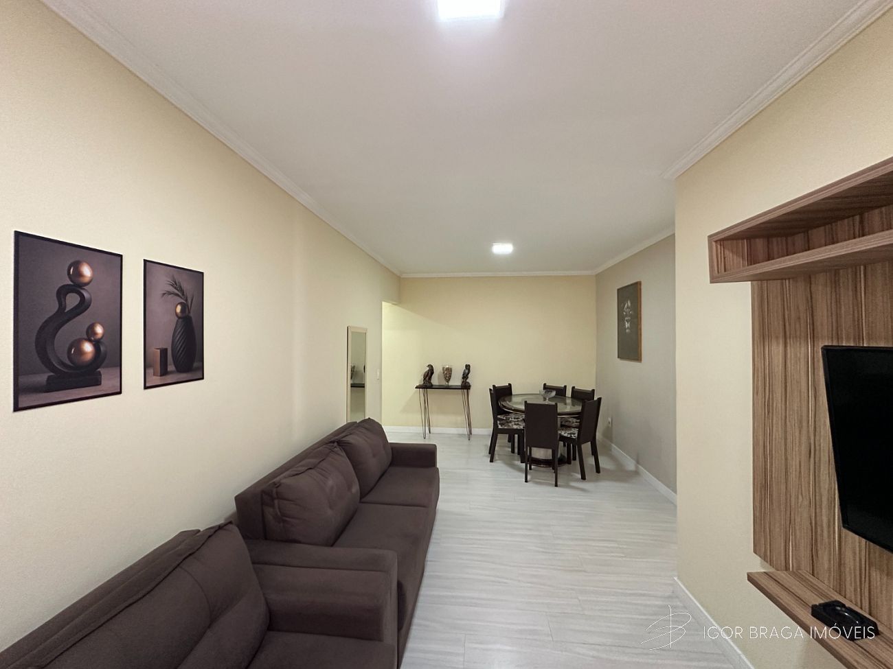 BELÍSSIMO APARTAMENTO, À 30M DO MAR E LAZER COMPLETO