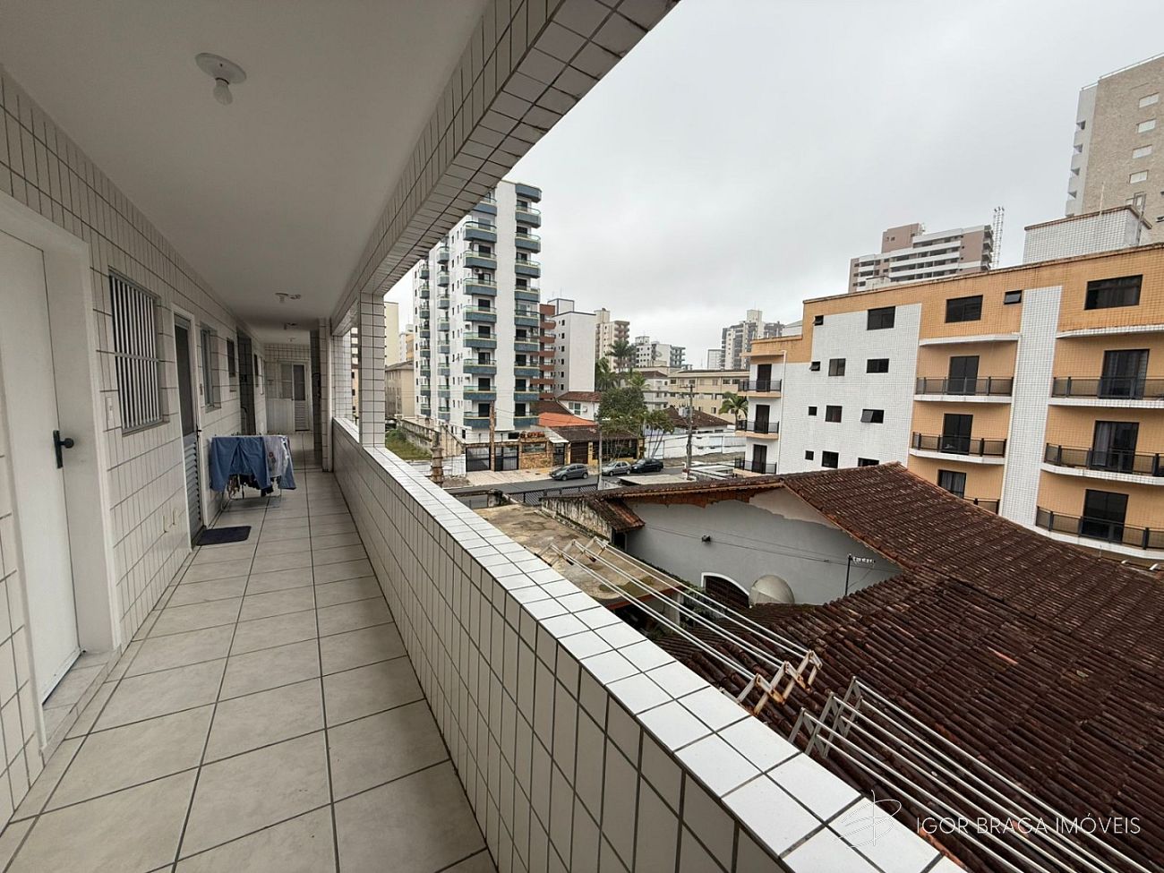 BELÍSSIMO APARTAMENTO, À 500M DO MAR E LAZER COMPLETO