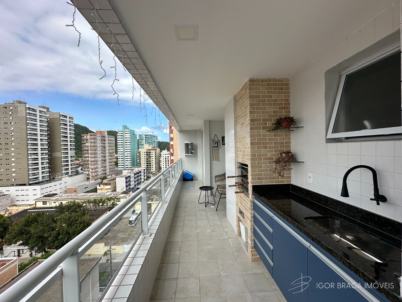 BELÍSSIMO APARTAMENTO, À 500M DO MAR E LAZER COMPLETO