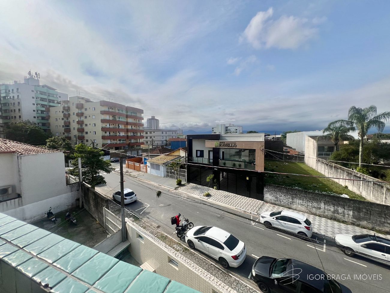 BELÍSSIMO APARTAMENTO, À 800M DO MAR E LAZER COMPLETO