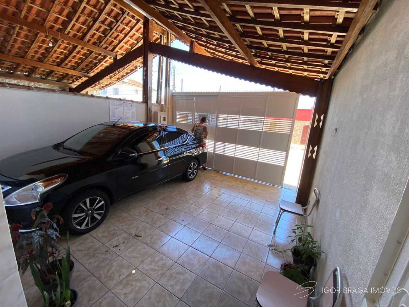 BELÍSSIMA CASA, AMPLA E À 950M DO MAR