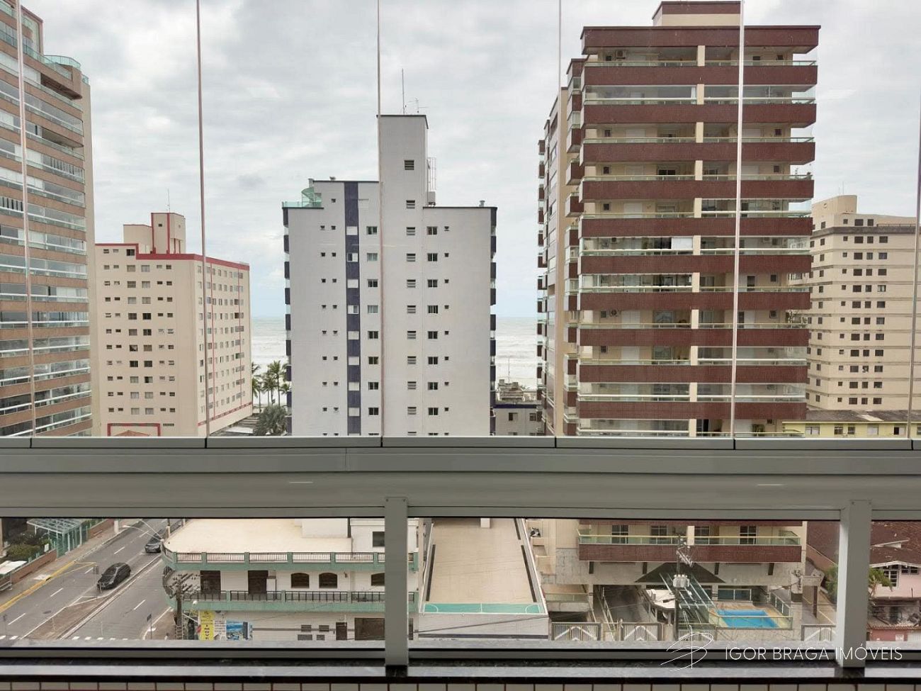 EXCELENTE APARTAMENTO, À 130M DO MAR E LAZER COMPLETO
