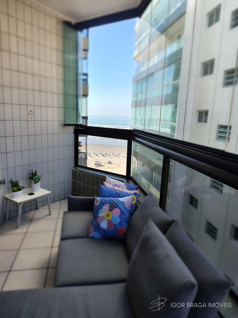 EXCELENTE APARTAMENTO, À 10M DO MAR E LAZER COMPLETO