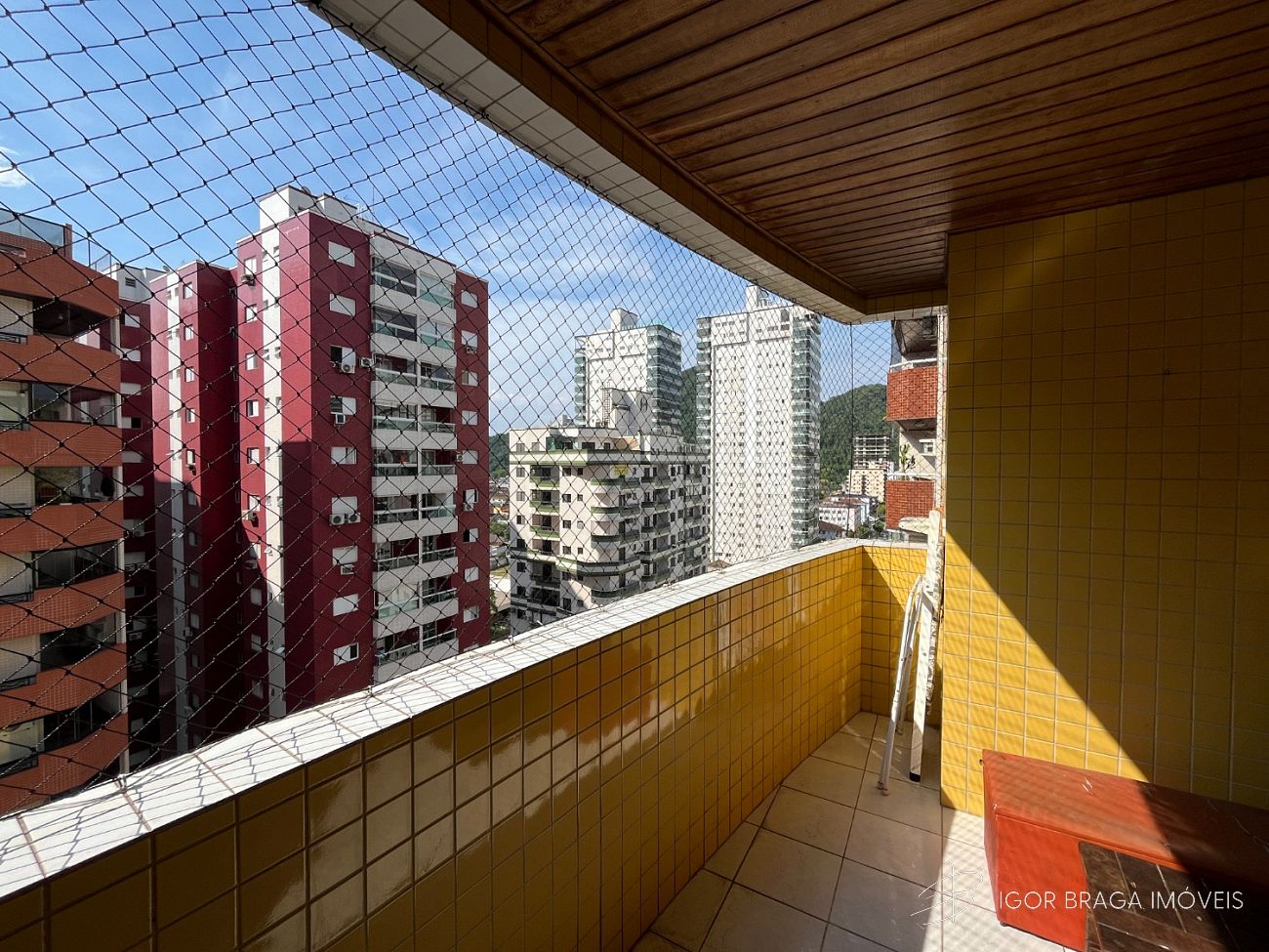 BELÍSSIMO APARTAMENTO, À 300M DO MAR E LAZER COMPLETO